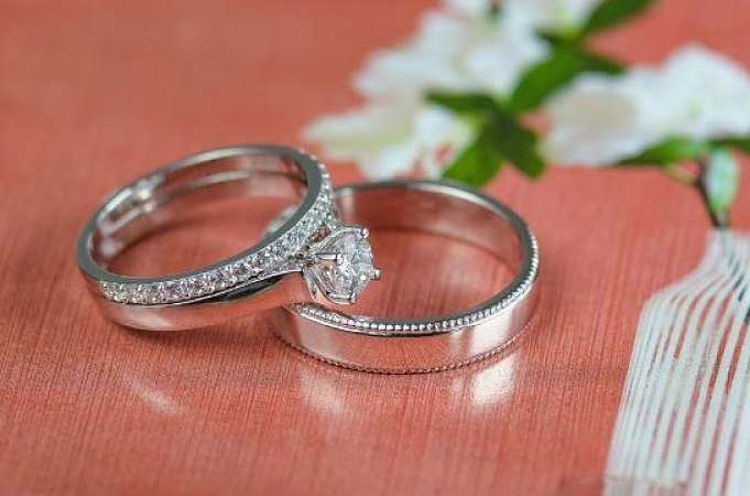 Nhẫn cưới thuộc mệnh kim