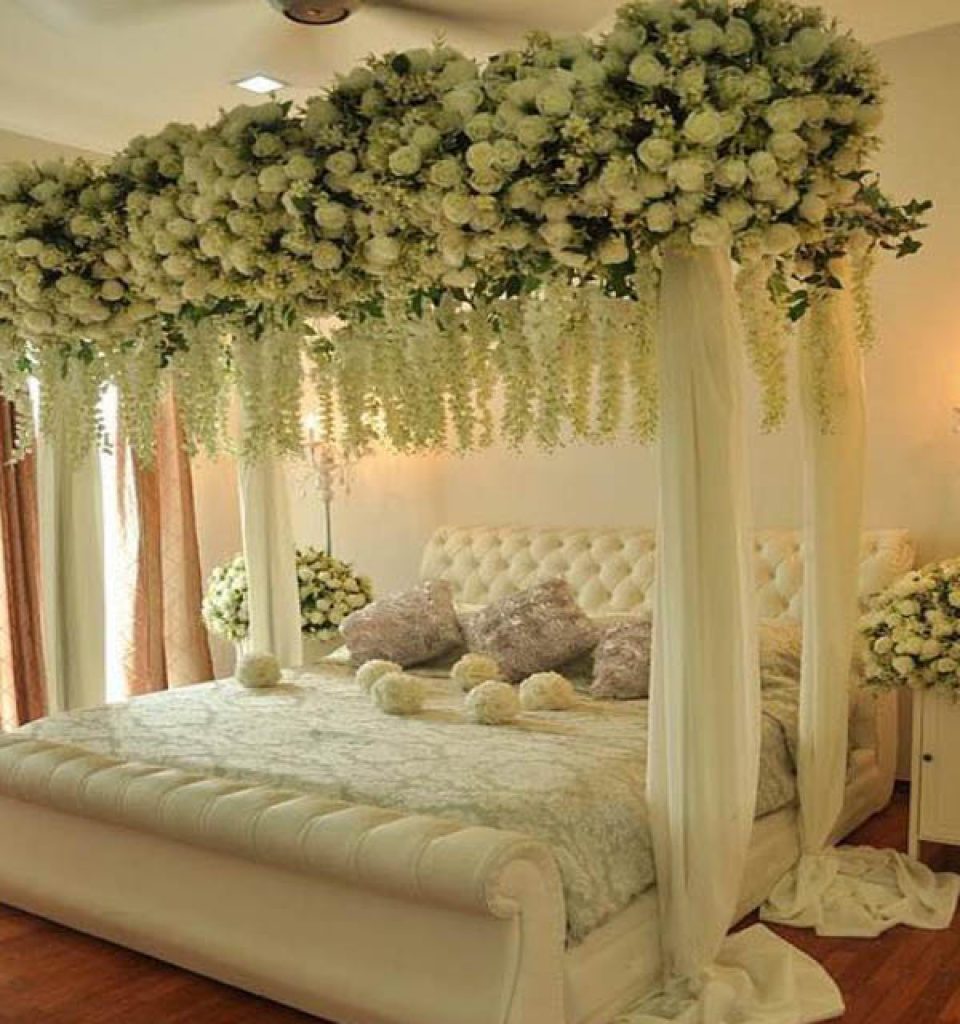 trang trí phòng cưới bằng hoa tươi