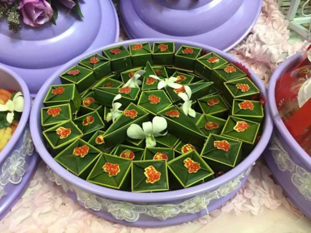 Mâm bánh ngọt