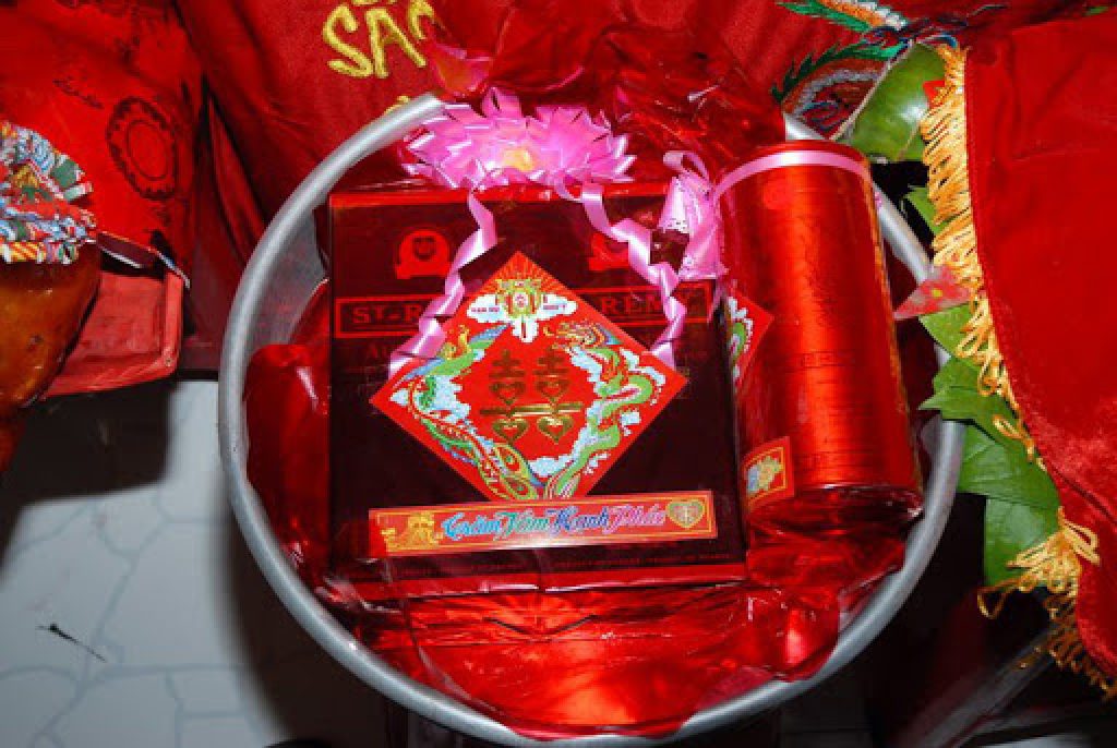 Tráp trà rượu đèn