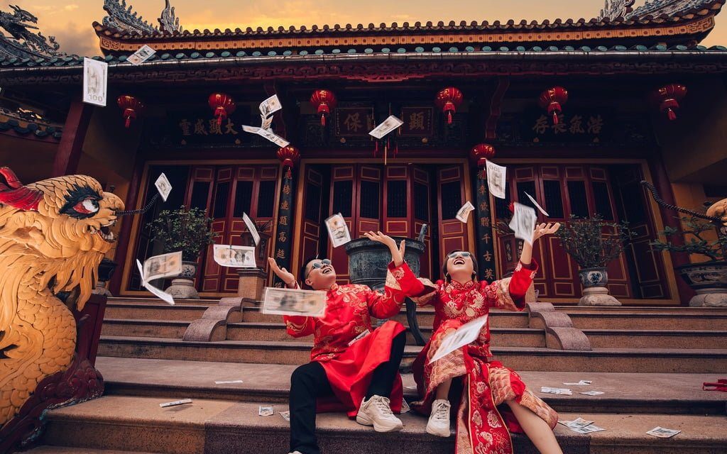 Áo cưới Trung Quốc trở thành xu hướng trong năm nay. Những mẫu áo cưới lộng lẫy và sang trọng sẽ khiến bạn phải trầm trồ và yêu thích từ cái nhìn đầu tiên.