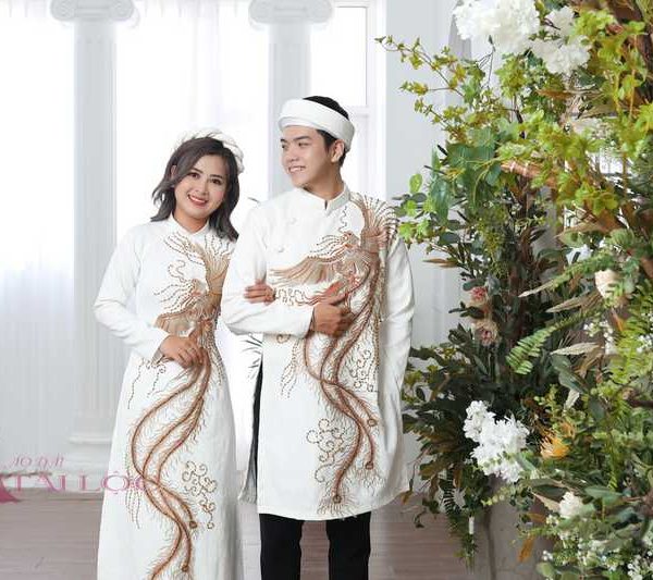 Áo dài cặp cô dâu chú rể trắng gấm kết phụng