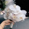 Bó hoa cưới cầm tay cô dâu lan đồ điệp sang trọng V44