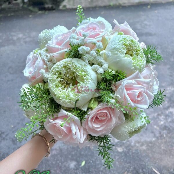 Bó hoa cưới hoa hồng dâu mix chung sen trắng V39