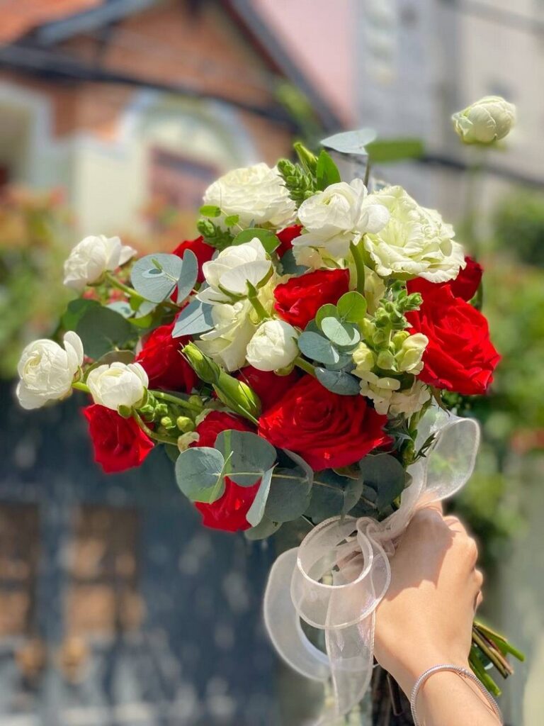 Bó hoa mao lương kết hợp hoa hồng