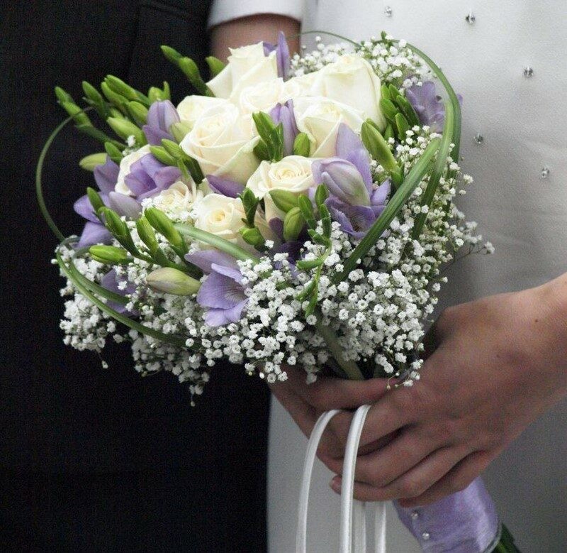 Hoa cưới cát tường tím và hồng trắng