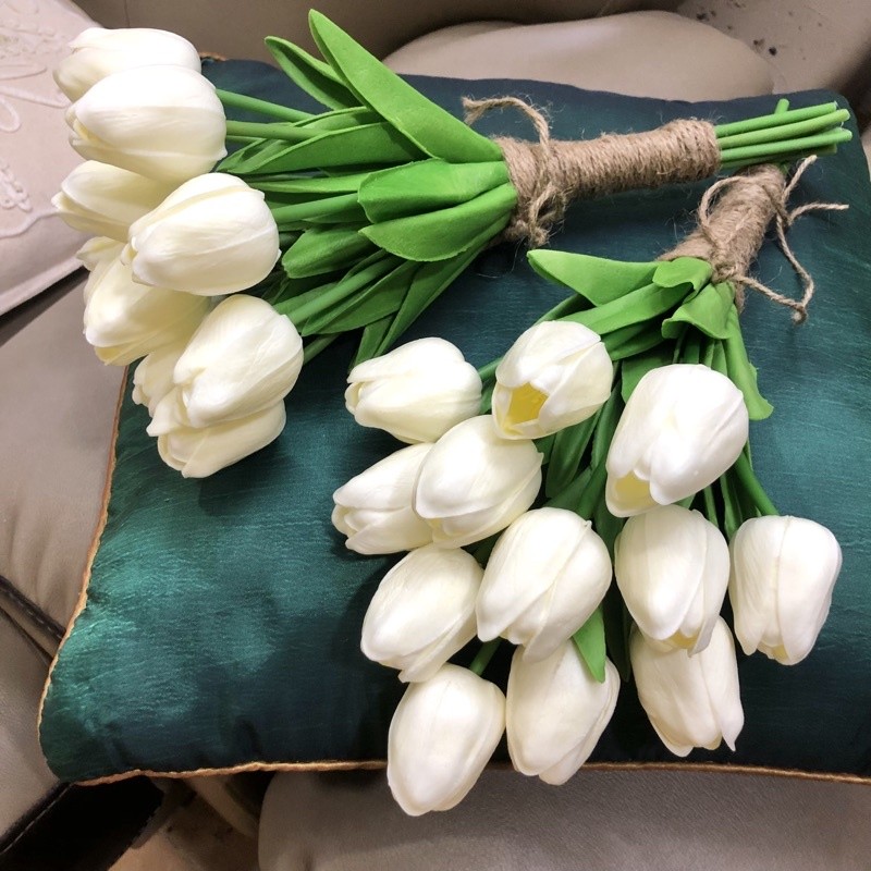 25+ Mẫu hoa cưới tulip cô dâu cầm tay đẹp, sang trọng 2025