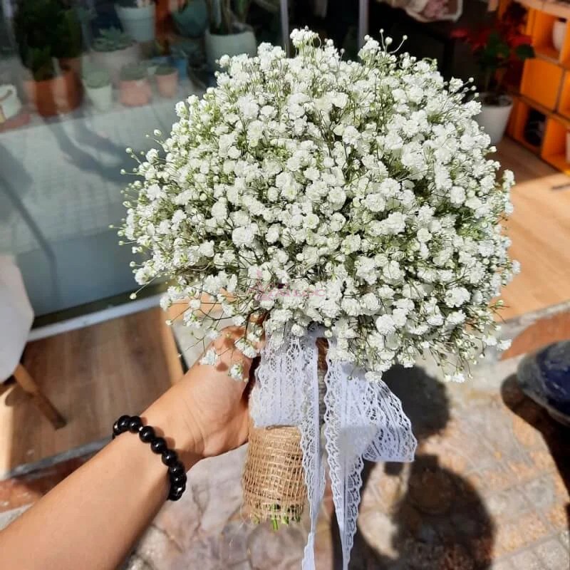 Cách phối hoa cưới bông bi với váy cưới đẹp