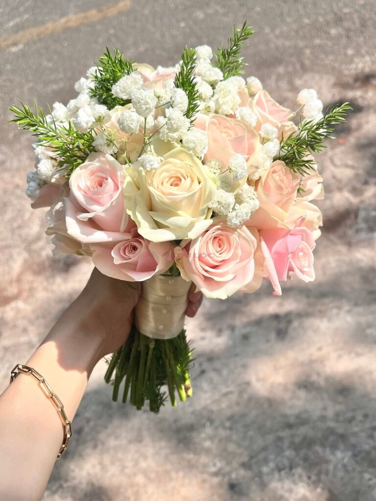 Ý nghĩa hoa cưới hoa cầm tay cô dâu bằng hoa hồng