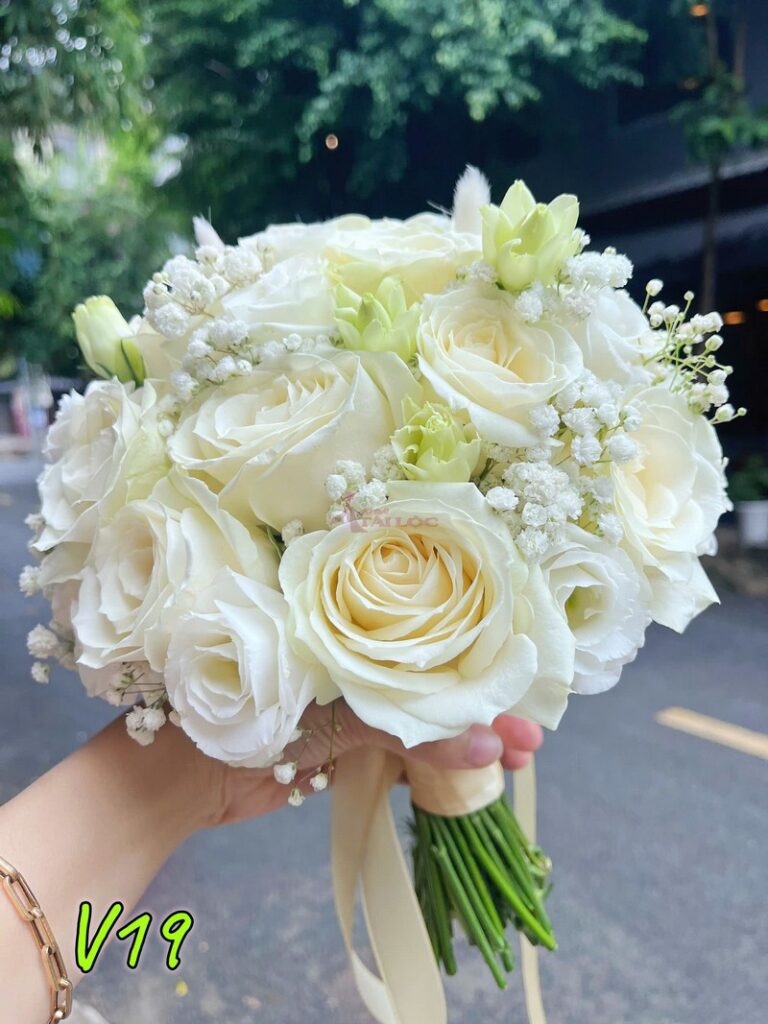 Bó hoa hồng cưới trắng cồ cầm tay cô dâu đẹp V19 - 500.000 VNĐ