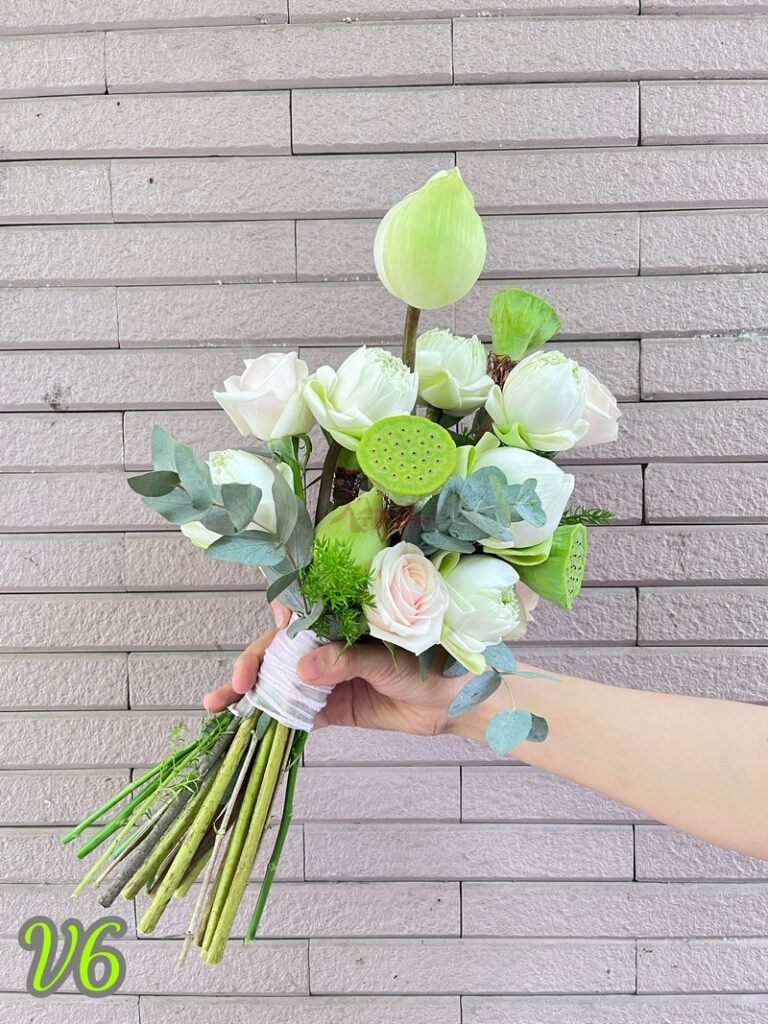 Bó Hoa Sen Cưới Cầm Tay