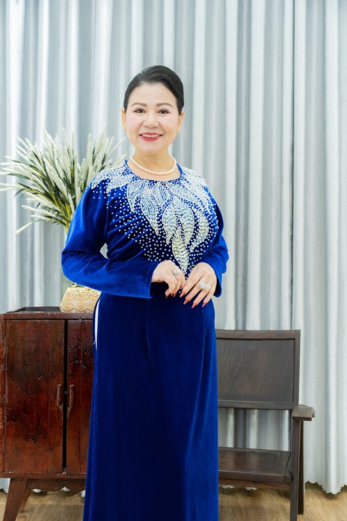 Áo dài bà sui nhung xanh coban XN248