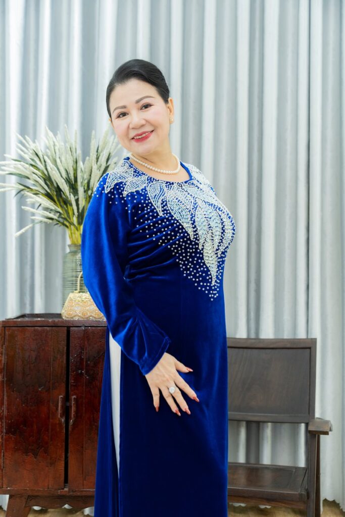 Áo dài bà sui nhung xanh coban XN248