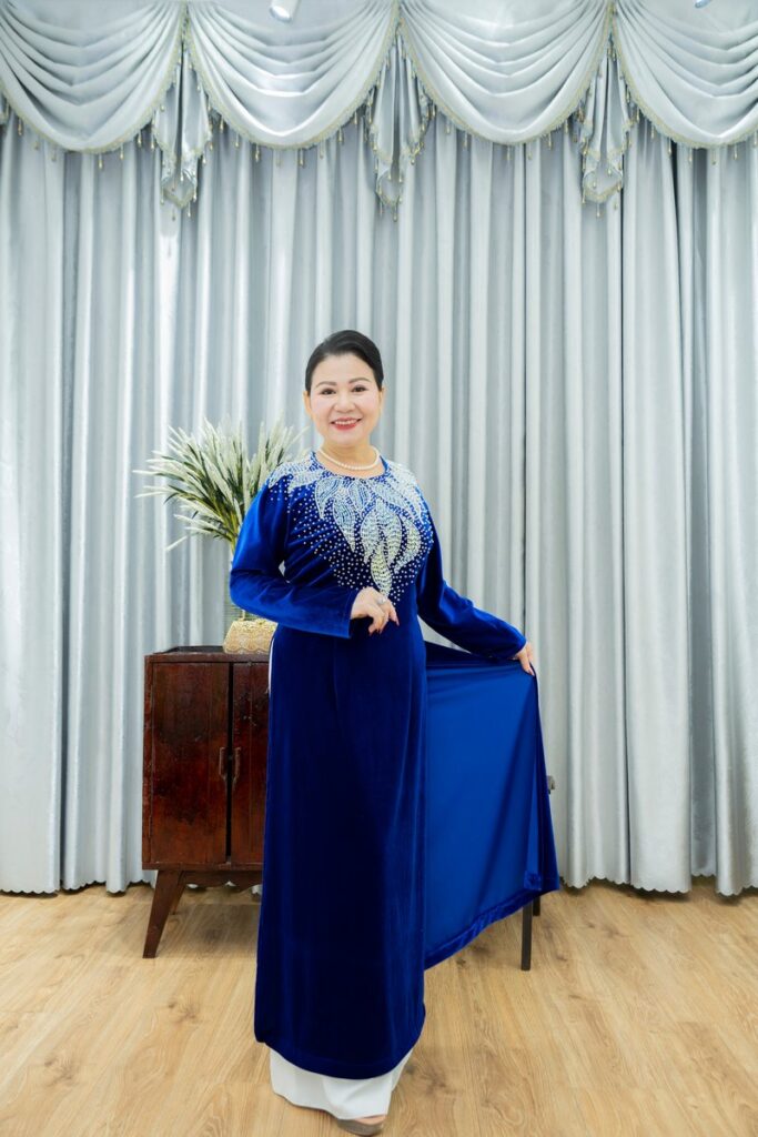 Áo dài bà sui nhung xanh coban XN248